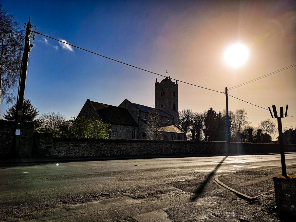 The Crown Inn Gayton  Exterior photo
